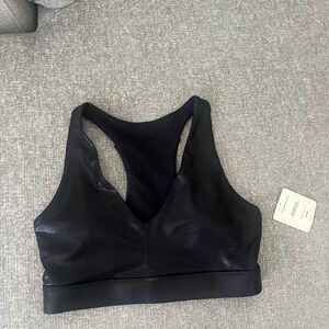 New NWT Black Fabletics Shiny Medium Impact Midi Sports Bra size S Small $75